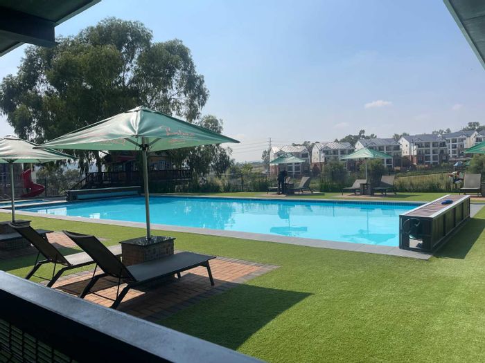 For Sale: Apartment in Linbro Park with pool, gym, and 24-hour security.