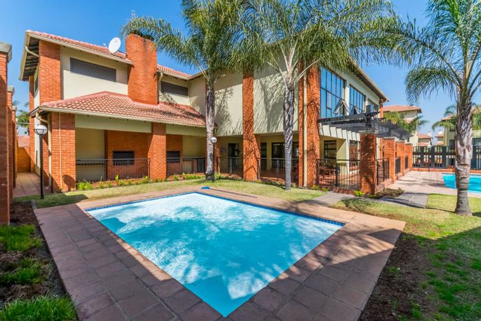 Stylish 2-Bedroom Apartment in Sunninghill with Pool, Gym, and Security for Sale!