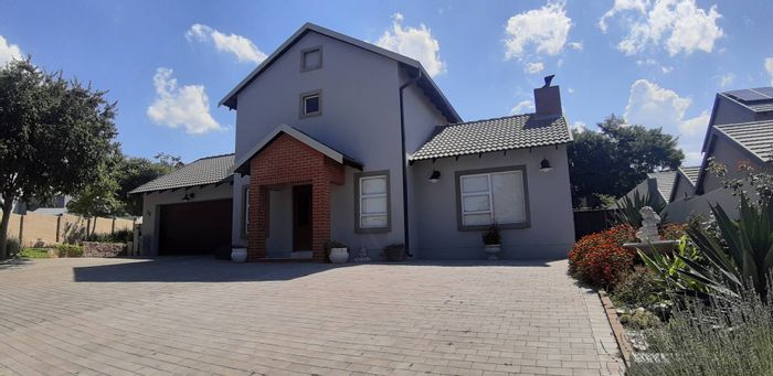 Spacious 5-Bedroom House for Sale in Secure Mooikloof Estate!