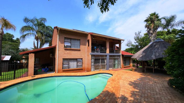 Stunning Eldoraigne House for Sale: 4 Bedrooms, Pool, Eco-Friendly Features, Prime Location!