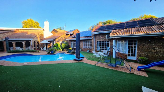 Eldoraigne House For Sale: 4 beds, pool, entertainment area, solar power, garages.
