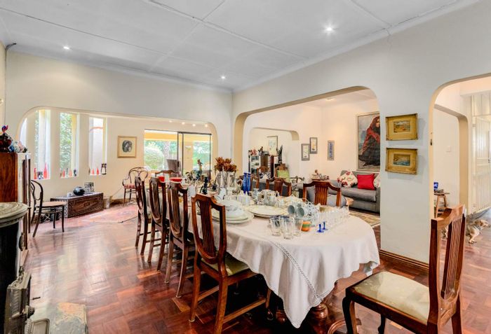 Stunning Fairmount House For Sale: Pool, Studio, Garden, Near Schools and Parks!