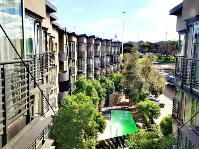 Braamfontein Apartment For Sale: Secure living, parking, near universities and shopping.