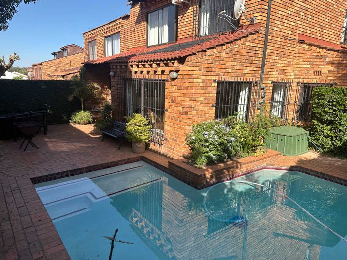 St Andrews Townhouse For Sale: 3 Bedrooms, Pool, Garden, Office Space, Ideal Location!