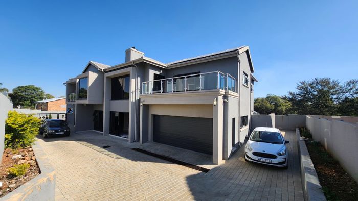 Eldoraigne House For Sale: 5 beds, heated pool, gym, off-grid living.