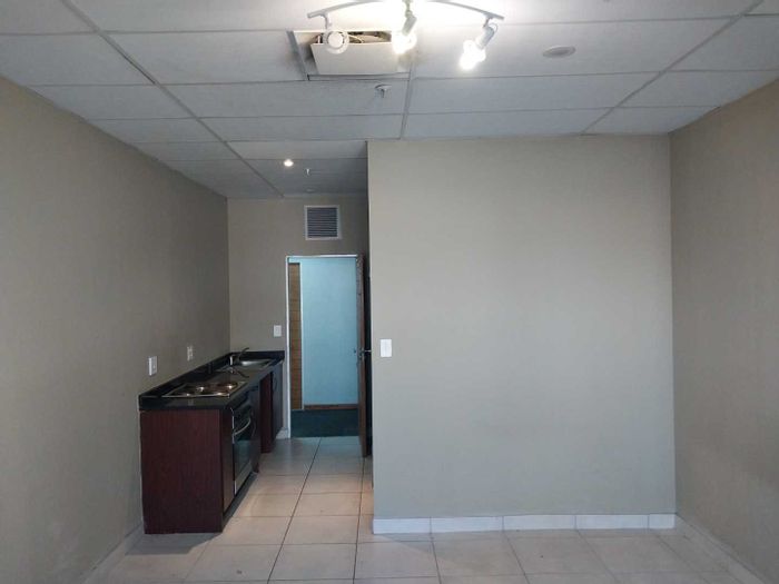 Studio Apartment for Sale in Johannesburg Central with 24hr Security Access!