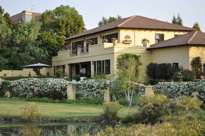 Fourways House For Sale: 4 beds, lake views, pool, security estate amenities.