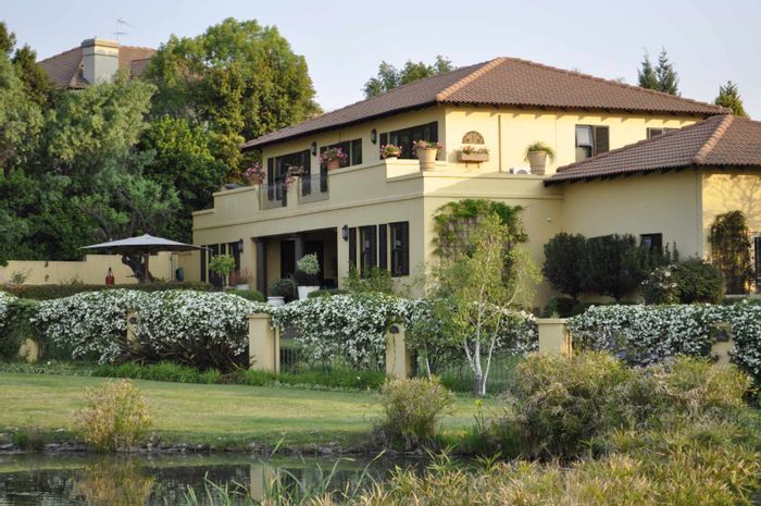 Stunning Fourways Family Home for Sale with Lake Views and Community Amenities!