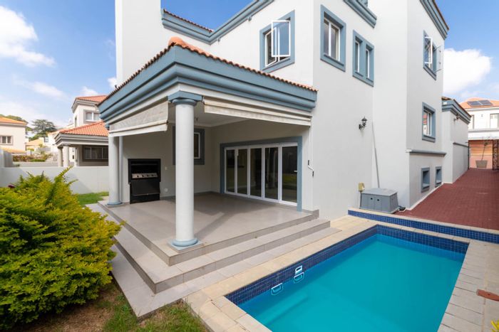 Hyde Park Townhouse For Sale: 4 beds, pool, cinema, double garage, no transfer duty.