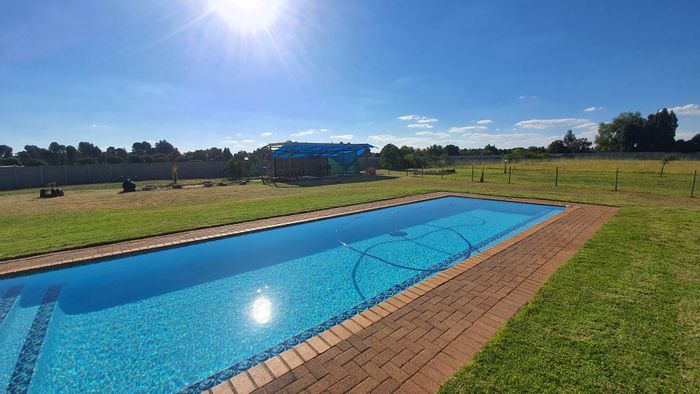 For Sale: Farm in Ardenwold SH with main house, flats, pool, and garages.