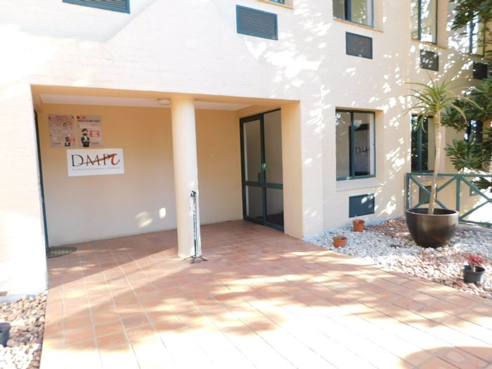 Office To Rent in Randburg Central: 300m², air-conditioned, private kitchen, 24/7 security.