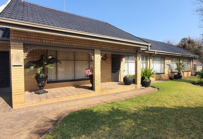 For Sale: 3 Bedroom House in Flora Gardens with pool, braai, and spacious layout.