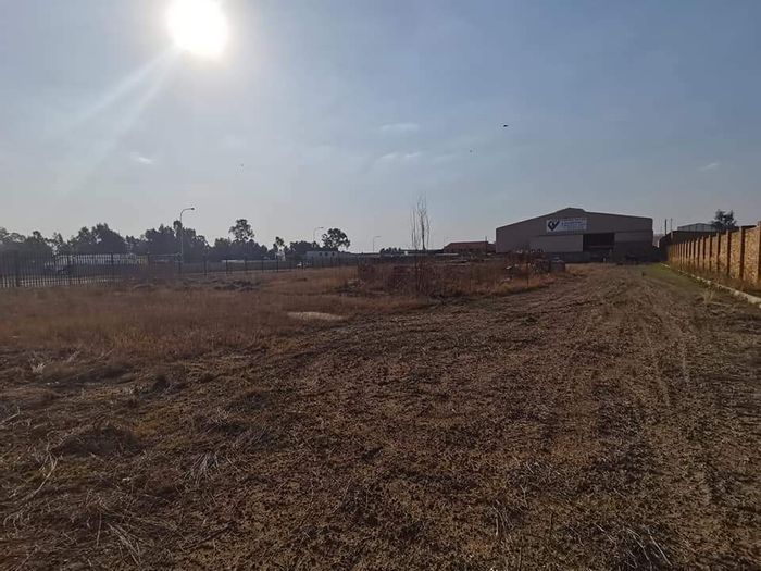 Vaalpark For Sale: 4050m² Vacant Land with services, walling, and access gates.