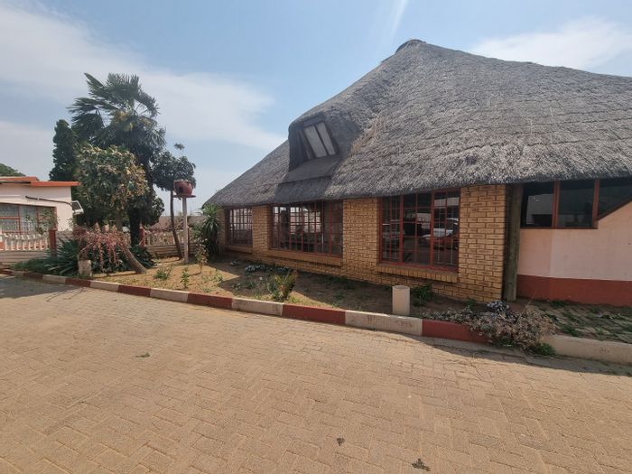 Roodia Farm For Sale: Main house, flats, entertainment area, pool, and workshop.