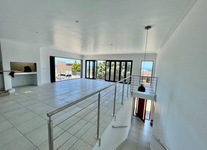 Wavecrest House For Sale: 5 beds, flat, indoor braai, spacious yard, double garage.