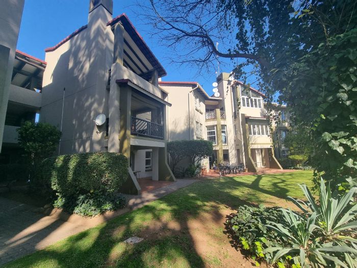 Vaalpark Townhouse For Sale: 2 Beds, river access, pool, security, optional boathouse.