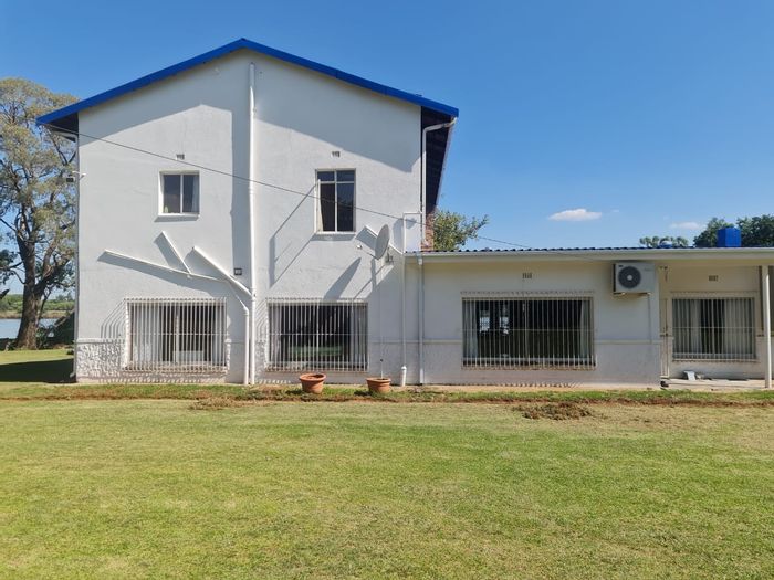 For Sale: Farm in Kaalplaats with river views, multiple living spaces, and amenities.