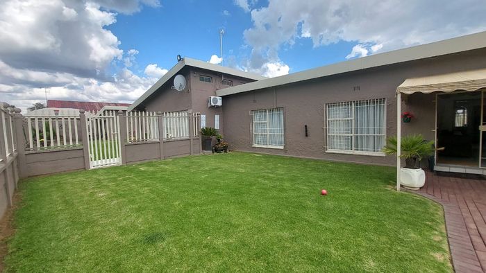 For Sale: Nanescol Farm with 3 bedrooms, solar power, pool, and security features.