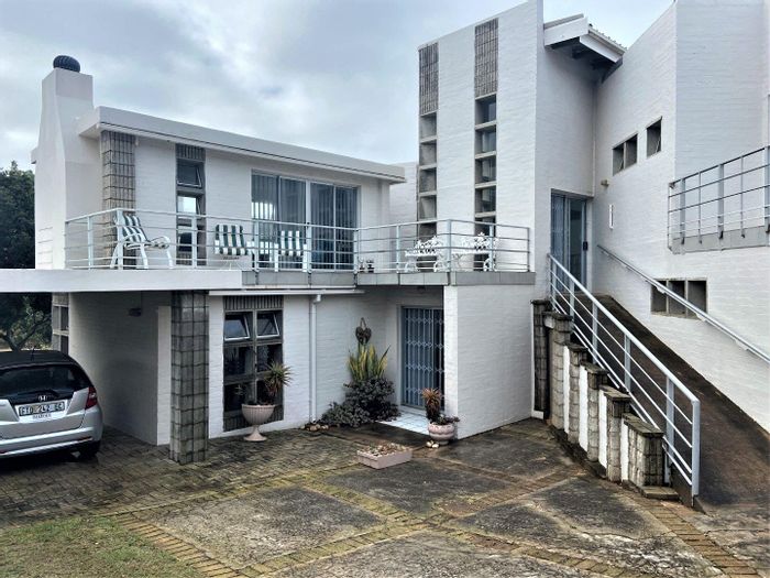 Wavecrest House For Sale: 3 bedrooms, sea views, flatlet, double garage, solar panels.