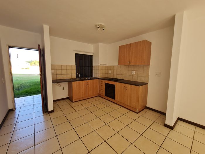 Spacious 2-bedroom flat in Glen Lauriston, secure estate, to rent.