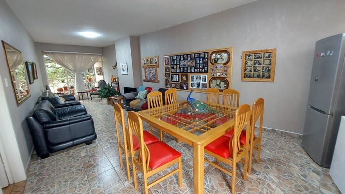 Flat for sale in Three Rivers: 2 beds, 2 baths, garage, patio, investment opportunity.