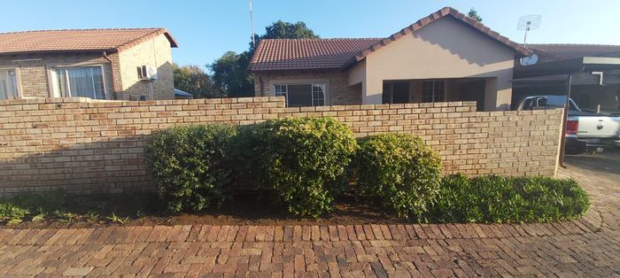 For Sale: 2-Bedroom Townhouse in Sasolburg Central with garden and garage.