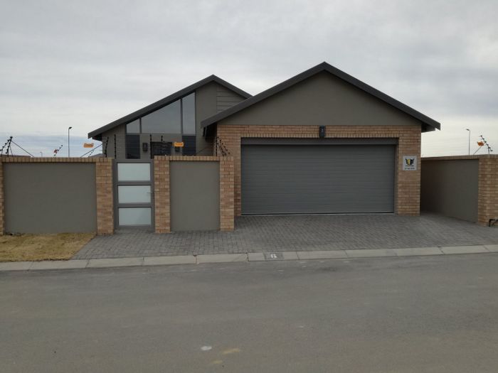 For Sale: House in Suidheuwel with gated community, customizable finishes, and no transfer fees.