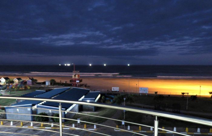 For Sale: Spacious Jeffreys Bay Central Apartment with sea views, jacuzzi, and private elevator.