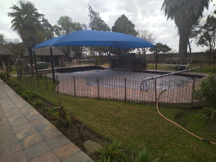 For Sale: Lamont Park Farm with 4 beds, pool, flatlet, and entertainment area.