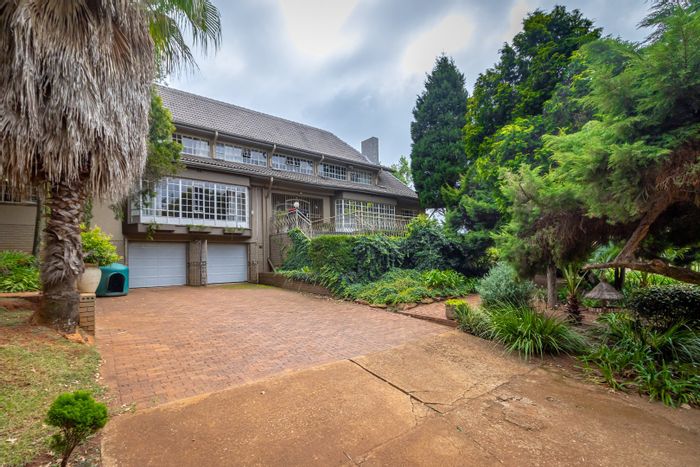 Spacious 5-bedroom house in Chancliff AH with garden, braai area, and office. For Sale.