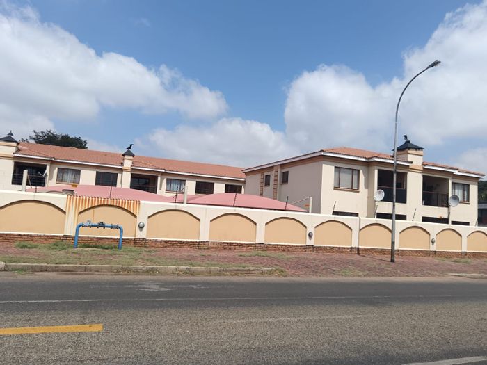 For Sale: Flat in Kenleaf with 2 beds, balcony, built-in braai, pre-paid electricity.