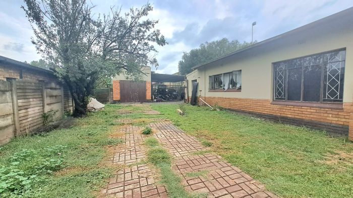 Duncanville House For Sale: 3 Bedrooms, spacious yard, garage, and carport.