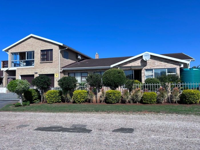 Wavecrest House For Sale: 5 bedrooms, study, flatlet, open-plan living, indoor braai.