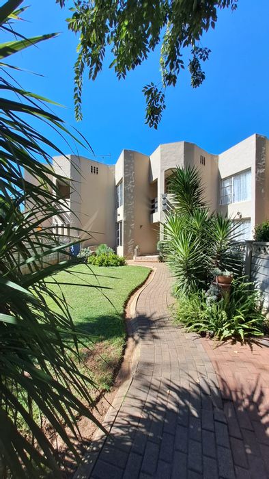 Three Rivers Proper Townhouse For Sale: 3 Bedrooms, private garden, double garage.