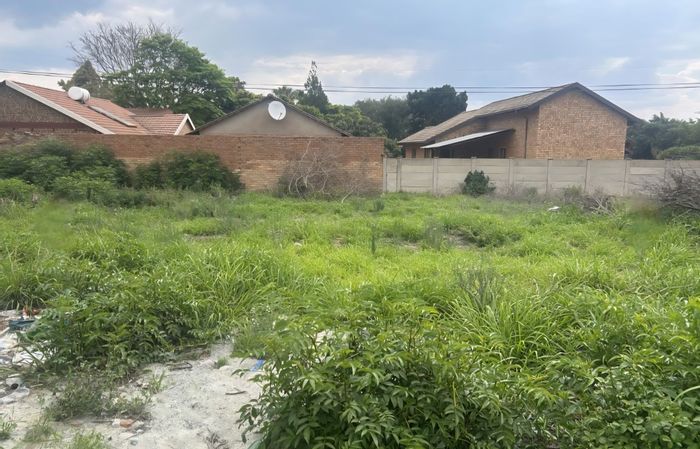 Vacant Land Residential in Flora Park For Sale - 744 m² with three walls.