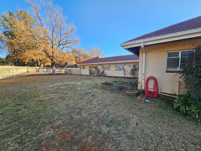 Vaalpark House For Sale: 5 beds, 4 baths, flat, large yard, double garage.