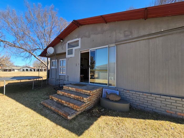 Lochvaal House For Sale: 4 Bedrooms, River Access, Ideal for Permanent or Holiday Living.