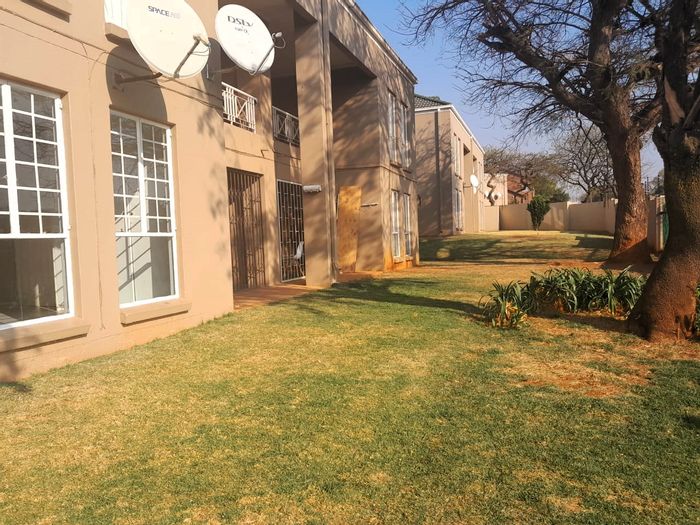 For Sale: 3-Bedroom Flat in Weltevreden Park with secure access and communal garden.