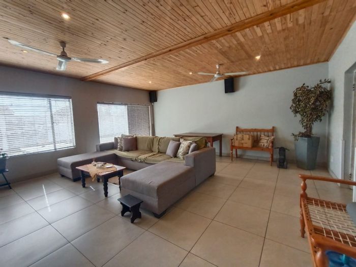 Bonanne House For Sale: 3 Bedrooms, Solar Lights, Jojo Tanks, Entertainment Potential.