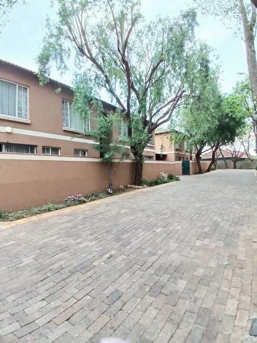 Vaalpark Townhouse To Rent: 2 Bedrooms, Open Plan Living, Carport Included.