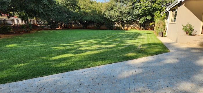 Vaalpark House For Sale: 4 Bedrooms, pool, outdoor braai, ample parking.