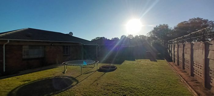 For Sale: 3-Bedroom House in Vanderbijlpark Central with income potential and extra room.