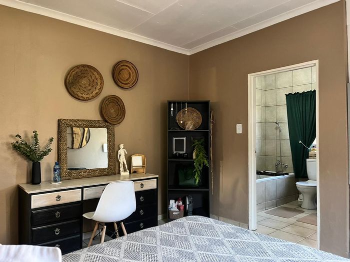 House To Rent in Brakpan Central: 1 Bedroom, garden, pet-friendly, water included.