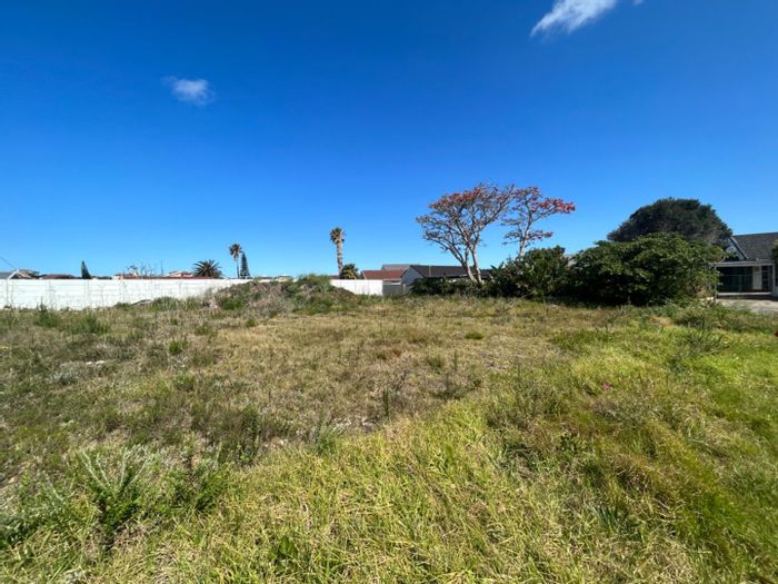 Aston Bay For Sale: 576 m² Vacant Residential Land with privacy and investment potential.
