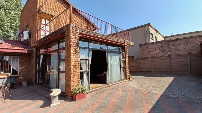 House For Sale in Vanderbijlpark SE 4: Heated pool, entertainment area, security features.