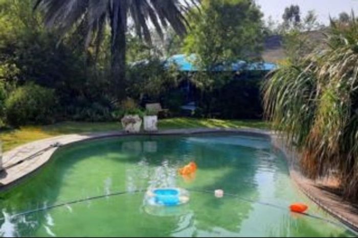 For Sale: Farm in Rosashof with guest house potential, 4 beds, bar, dam.