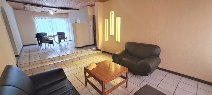 Waldrift House For Sale: 3 Bedrooms, study, double garage, spacious open plan living.
