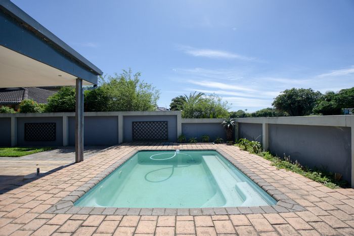 For Sale: House in Mzingazi Golf Estate with pool, gym, and office space.