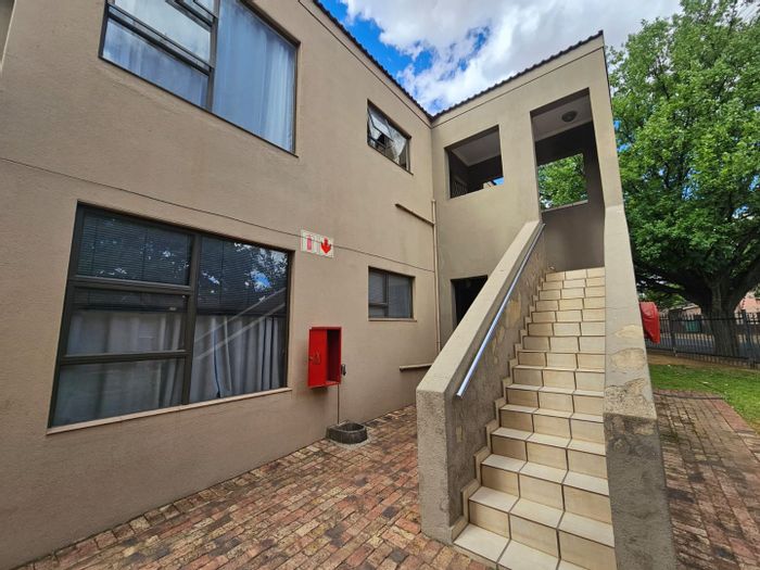For Sale: 2-Bedroom Flat in Sasolburg Ext 23 with Balcony and Carport.