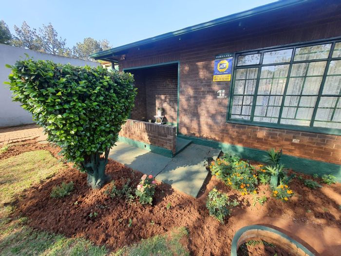 For Sale: House in Vanderbijlpark Cw 1 with 3 beds, garage, and garden.